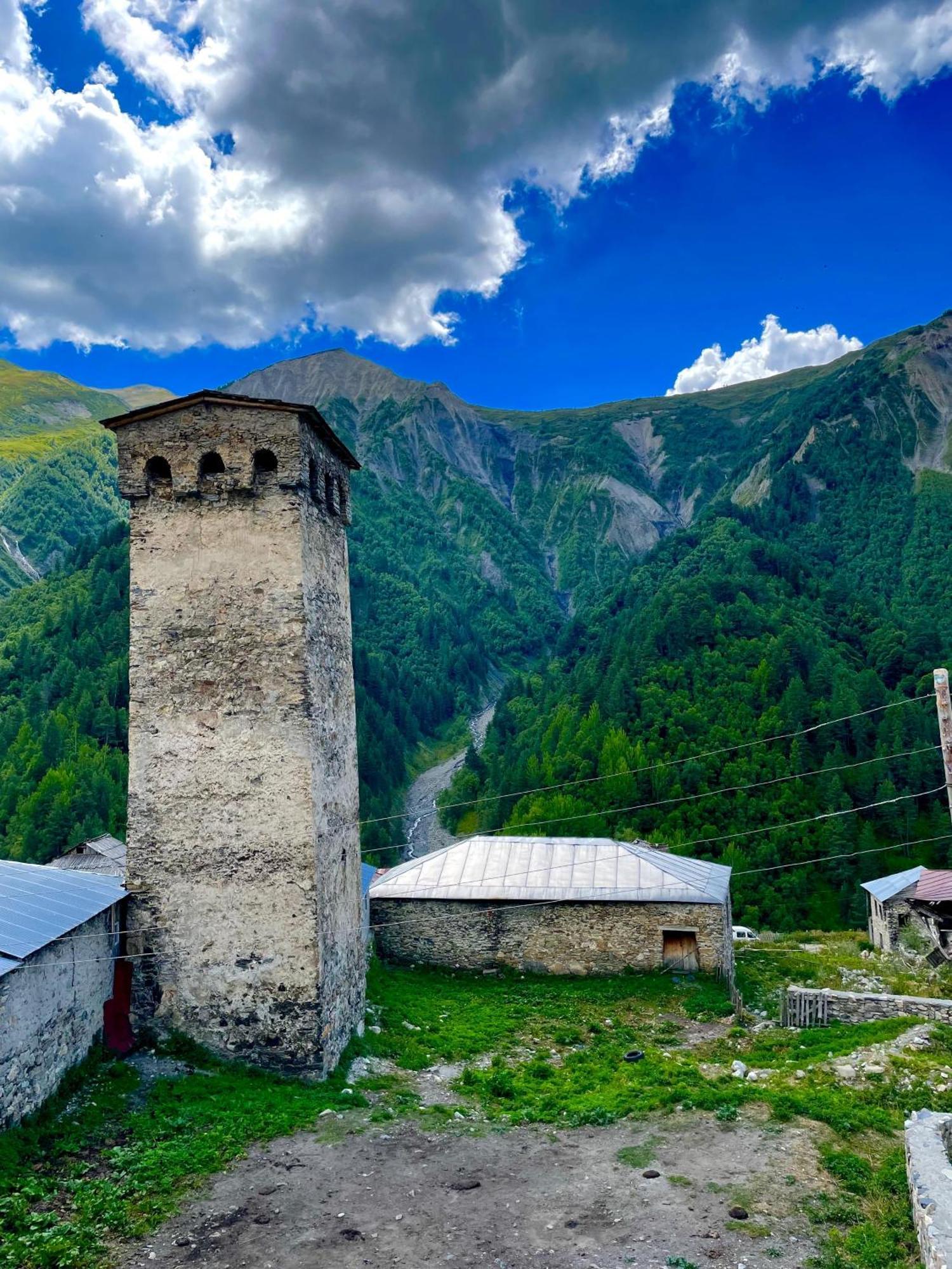Old House Hotel Adishi Exterior foto